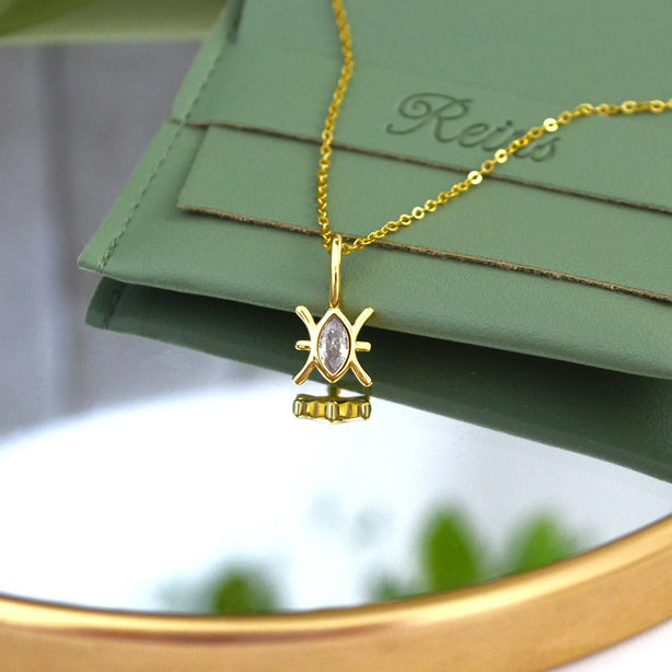 Colier din Argint 925, placat cu aur de 14k cu zirconiu. Semn zodiacal Pesti cu vedere pin detaliu 01R01-0024P