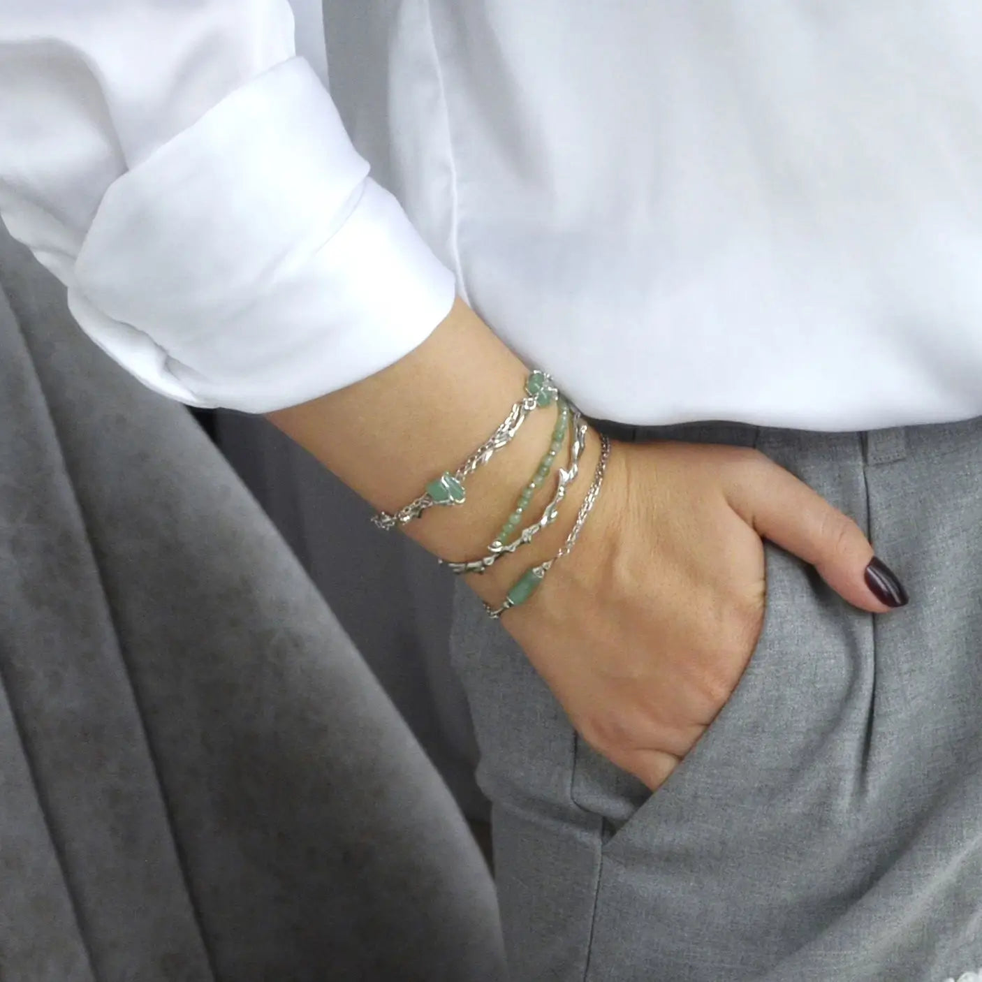 Bratara din argint cu piatra semipretioasa din aventurin Sylvan Grove Reins - vedere detaliata pe model  impreuna cu alte modele