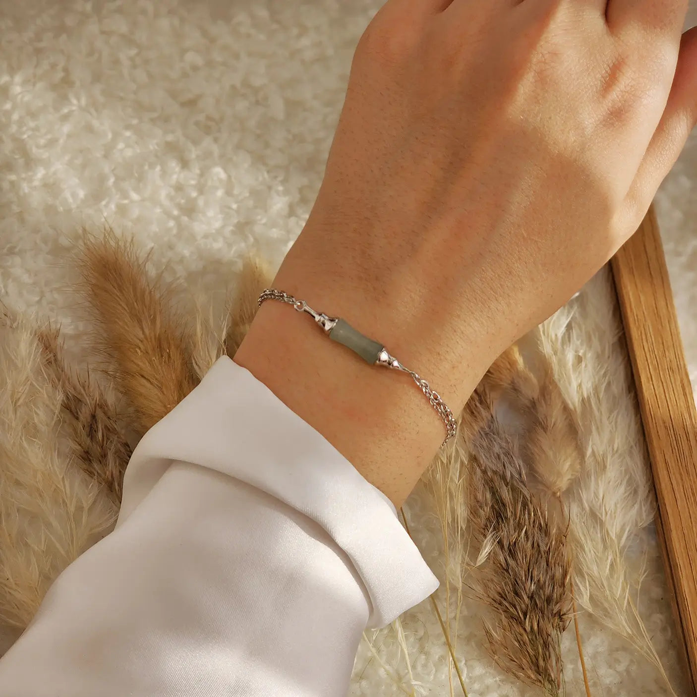 Bratara din argint cu piatra semipretioasa din aventurin Sylvan Grove Reins - vedere detaliata pe model