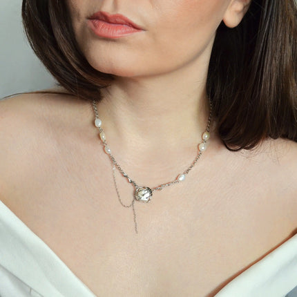 Colier din Argint Reins cu perle naturale de apa dulce si perla baroc - Square Baroque vedere pe model 01R01-0014