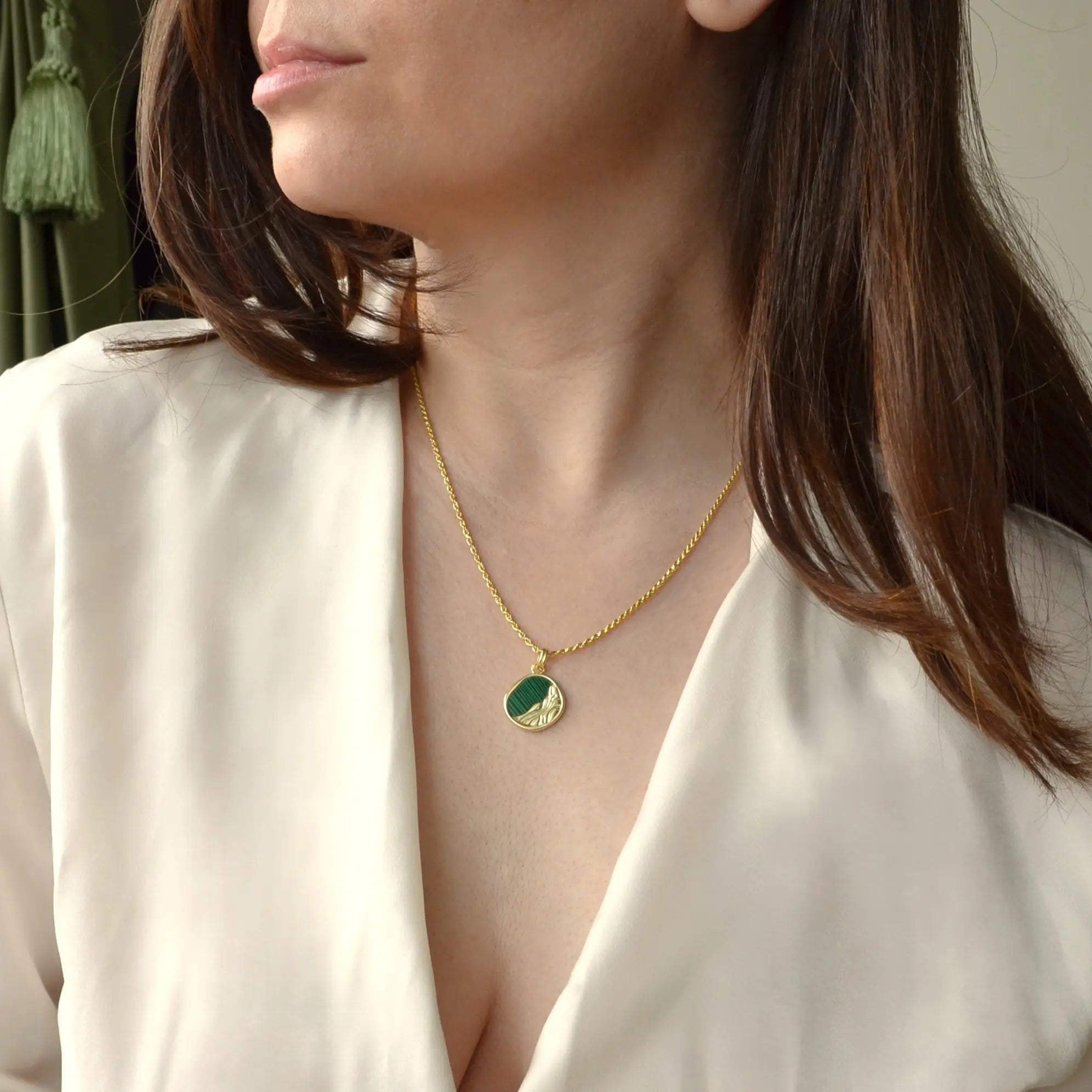 Colier cu pietre semipretioase naturale malachit si perla, Bijuterie Reins - colectia Terra Waves cu sidef si malachit natural -poza model 1