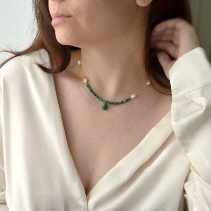 Colier cu pietre semipretioase naturale malachit si perla, Bijuterie Reins - colectia Terra Waves cu sidef si malachit natural -poza model