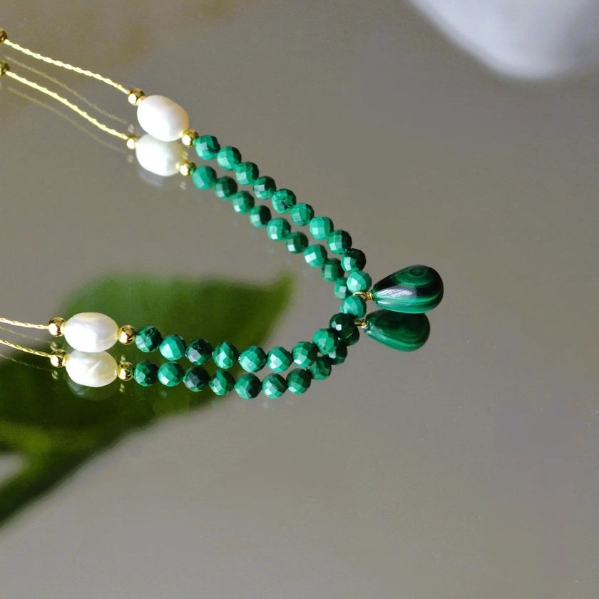 Colier cu pietre semipretioase naturale malachit si perla, Bijuterie Reins - colectia Terra Waves cu sidef si malachit natural -poza in detaliu 1