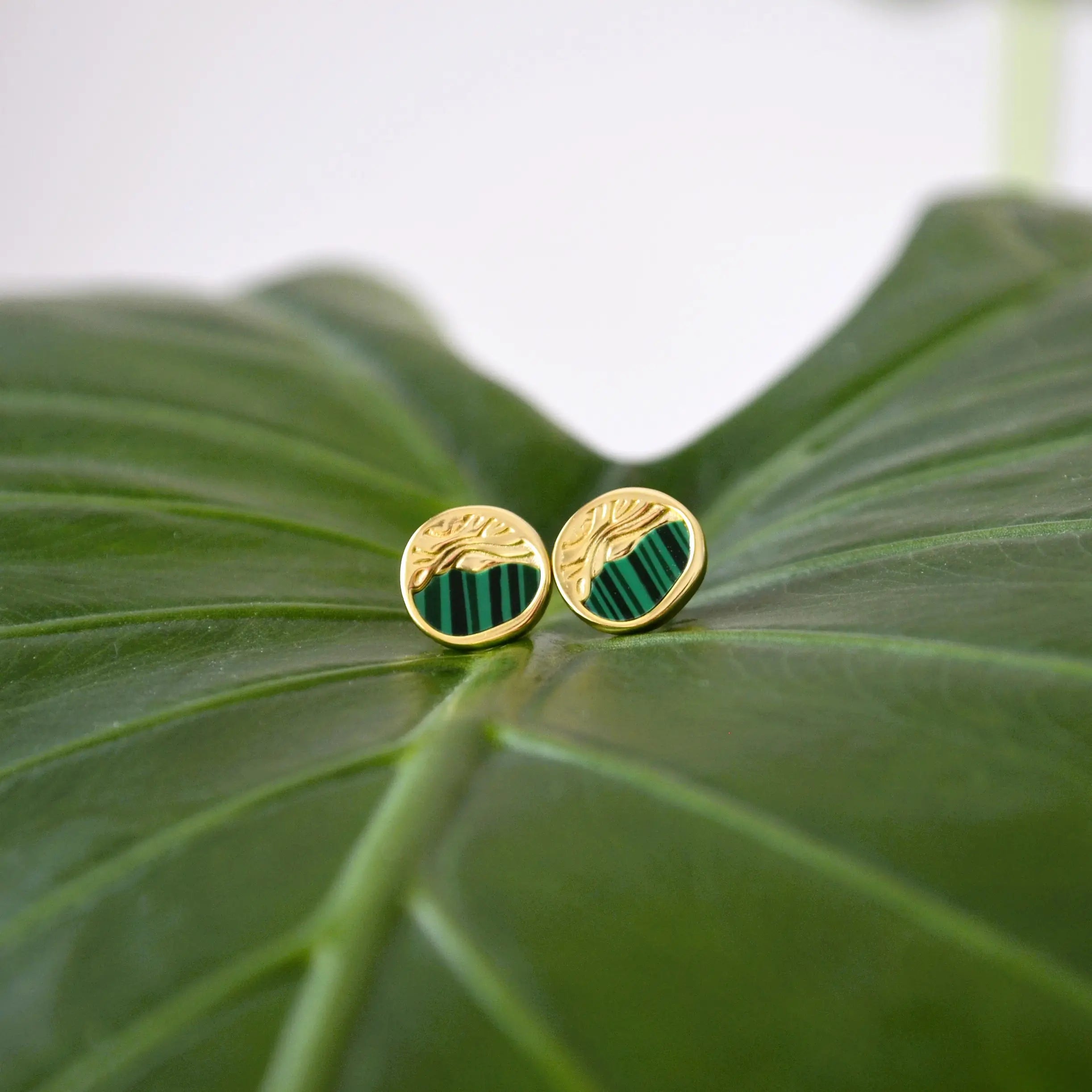 Cercei din Argint 925 - Terra Waves cu malachit, placat cu aur de 14k  si sistem de inchidere tip fluturas - 03R01-0040 cu vedere in detaliu 