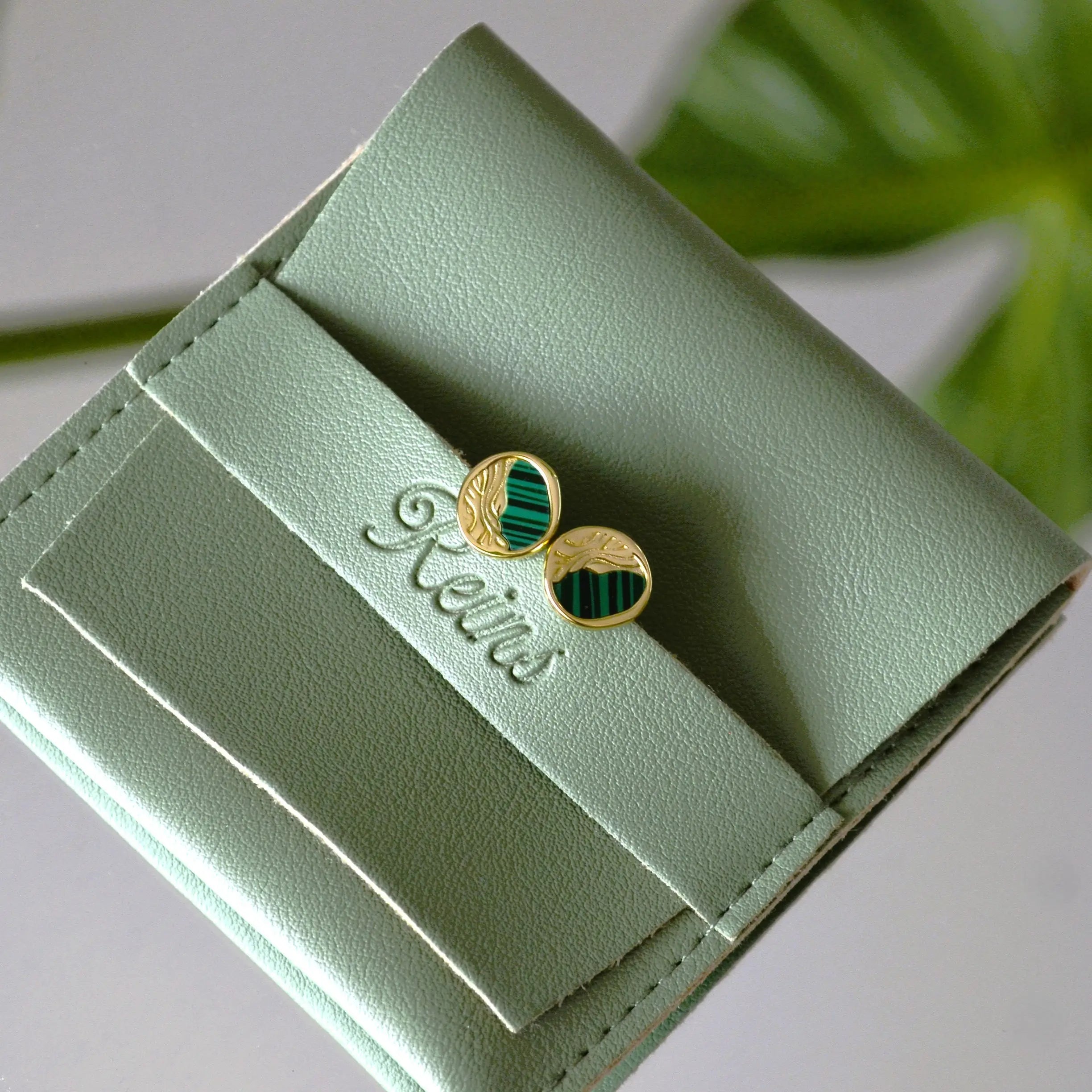 Cercei din Argint 925 - Terra Waves cu malachit, placat cu aur de 14k  si sistem de inchidere tip fluturas - 03R01-0040 cu vedere in detaliu 2