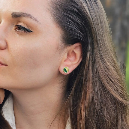 Cercei din Argint 925 - Terra Waves cu malachit, placat cu aur de 14k  si sistem de inchidere tip fluturas - 03R01-0040 cu vedere pe model 2