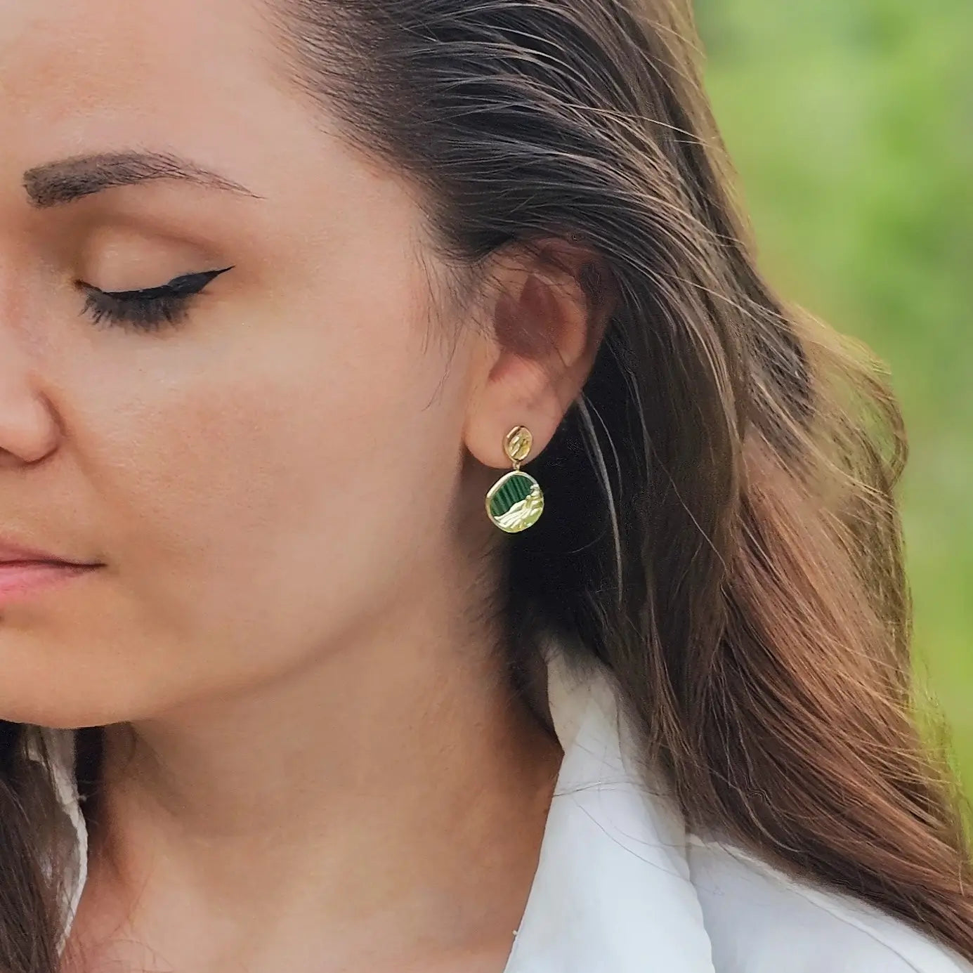 Cercei din Argint 925 - Terra cu Malachit, asimetrici- placat cu aur de 14k  si sistem de inchidere tip fluturas - 03R01-0042 cu vedere model 2