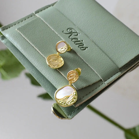 Cercei din Argint 925 - Waves cu Sidef, asimetrici- placat cu aur de 14k  si sistem de inchidere tip fluturas - 03R01-0043 cu vedere in detaliu