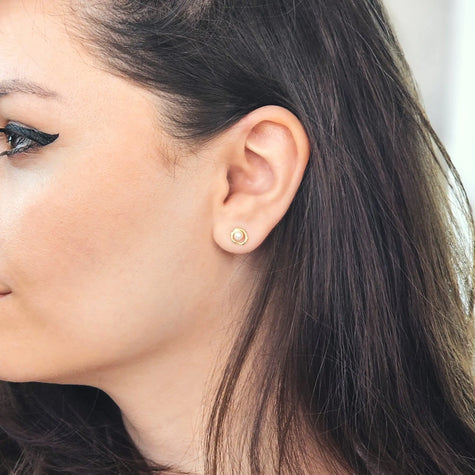 Cercei din argint 925 Halo Pearl , placatu cu aur de 18k cu sistem de inchidere tip fluture si perla de apa dulce - model 1 03R01-0027