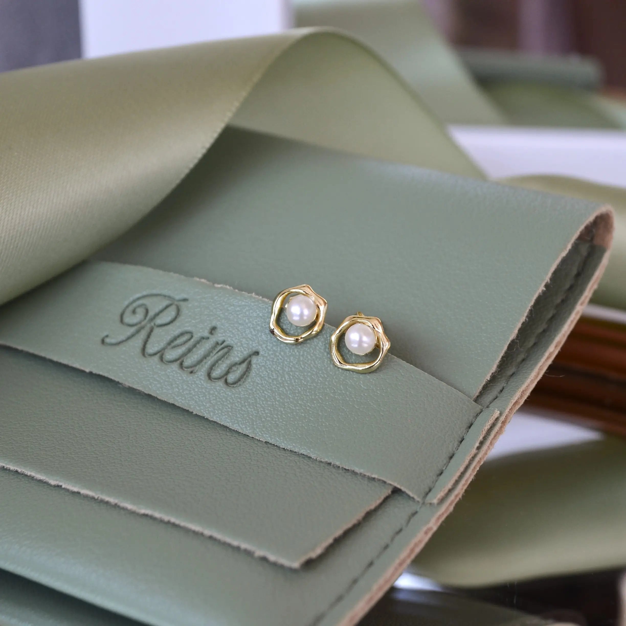 Cercei din argint 925 Halo Pearl cu perla naturala de apa dulce - vedere in detaliu Reins