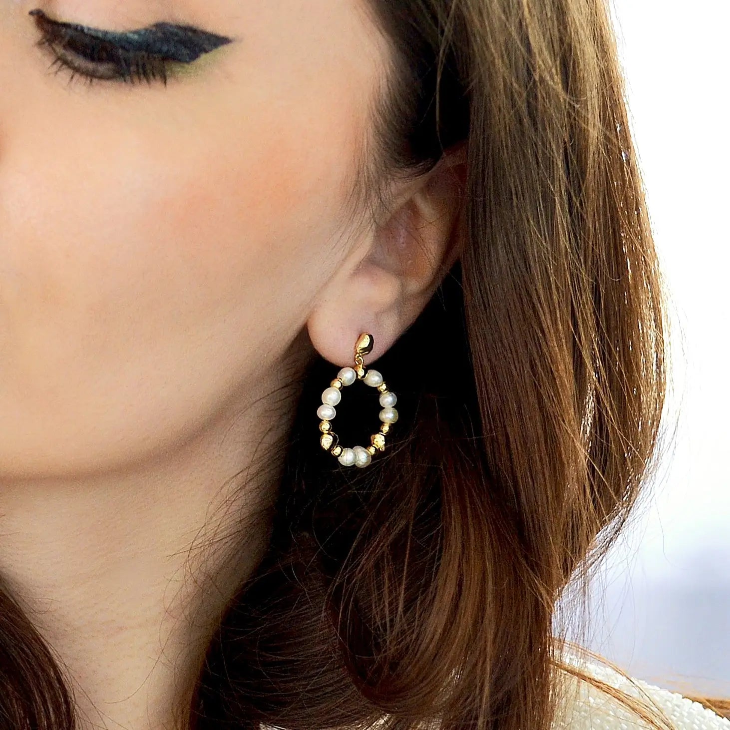 Cercei din Argint 925  in forma de creola , ce sunt placati cu aur de 14k si au perle de apa dulce 1