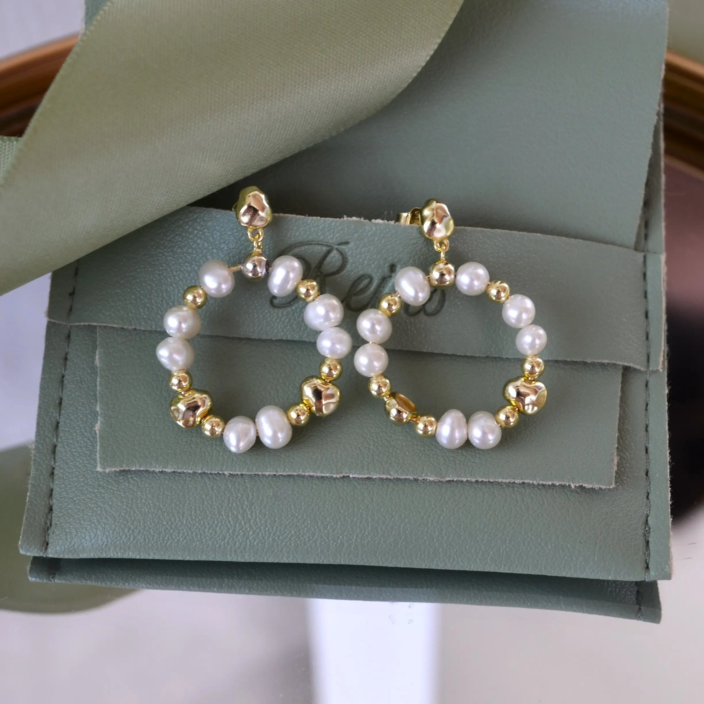 Cercei din argint 925 cu perla de apa dulce ,sistem de inchidere fluturas - vedere in detaliu Reins