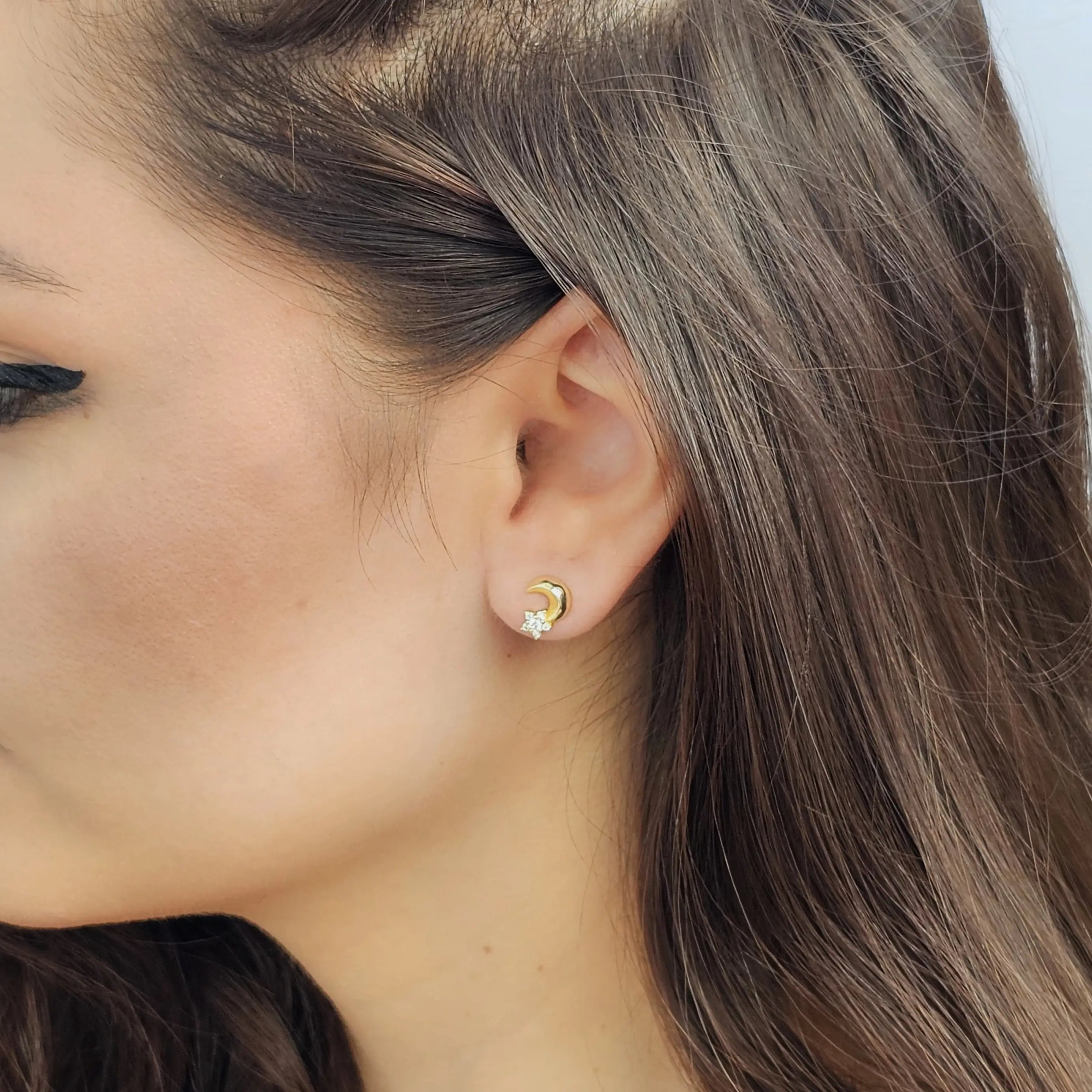 Cercei din argint 925 placati cu aur galben de 14k, sistem de inchidere fluturas, pe lob, in forma de Semiluna - vedere model