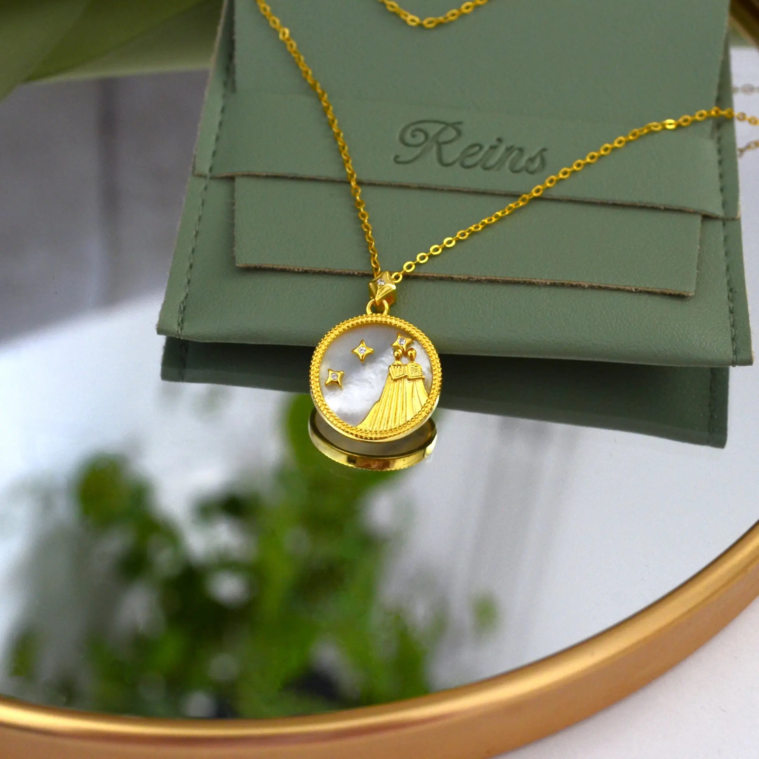 Colier din Argint 925, placat cu Aur 14k, cu pietre semipretioase naturale Zirconiu si sidef. Vedere in detaliu 01R01-0036G