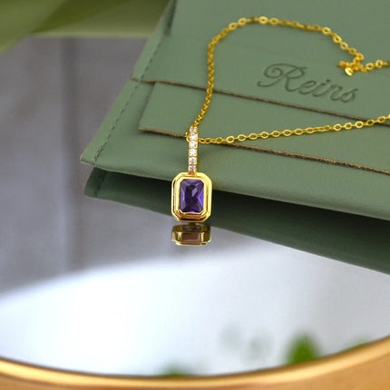 Colier din Argint 925 cu piatra zirconiun mov, placat cu aur de 18k. Piatra lunii Februarie cu vedere pe delatiu 01R01-0025F