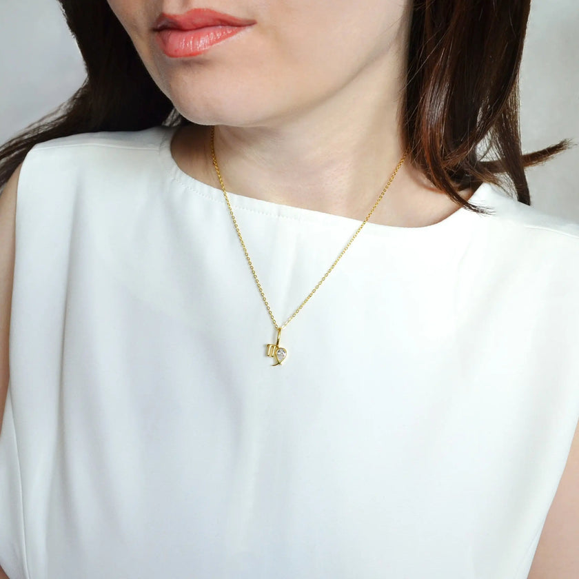 Colier din Argin 925, placat cu aur galben de 18k si piatra semipretioasa Zirconiu - Semn Zodiacal Fecioara cu vedere pe model 01R01-0024F