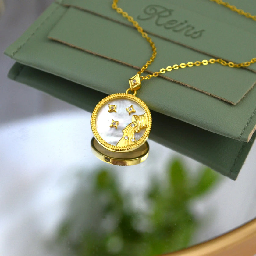 Colier din Argint 925, placat cu aur de 18k si cu pietre semipretioase naturale Sidef si Zirconiu. Semn zodiacal Varsator, cu vedere in detaliu 01R01-0036V