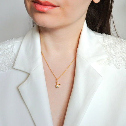 Colier din Argint 925, placat cu aur de 18k cu zirconiu - Semn Zodiacal Taur cu vedere pe model 01R01-0024T