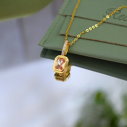 Colier din Argint 925, placat cu aur galben de 18k cu zirconiu galben in nuanta Citrinului - Piatra lunii Noiembrie  cu vedere in detaliu 01R01-0025N