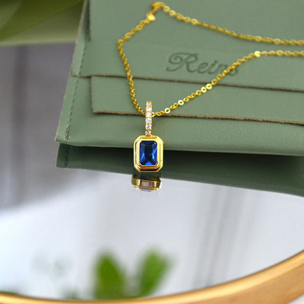 Colier din Argint 925, placat cu aur de 18k si cu zirconiu in nuanta safirului albastru Piatra lunii Septembrie cu vedere in Detaliu 01R01-0025S