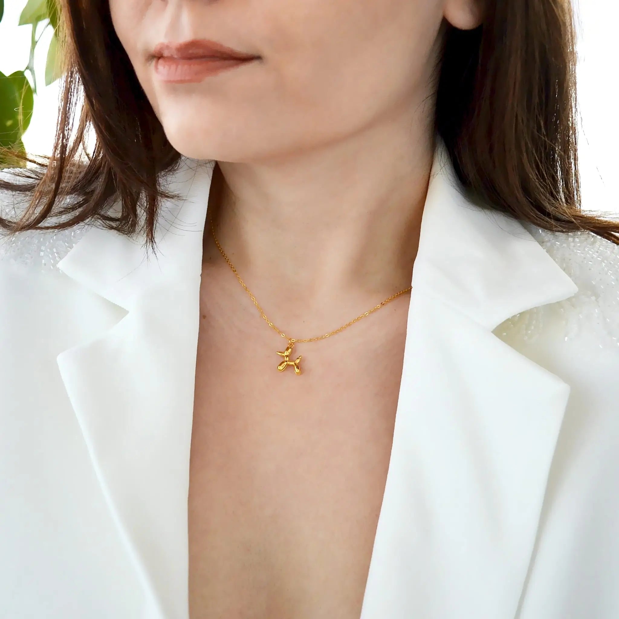 Colier simplu din argint 925 placat cu aur de 14k ,ce are forma de catel balon poza Model