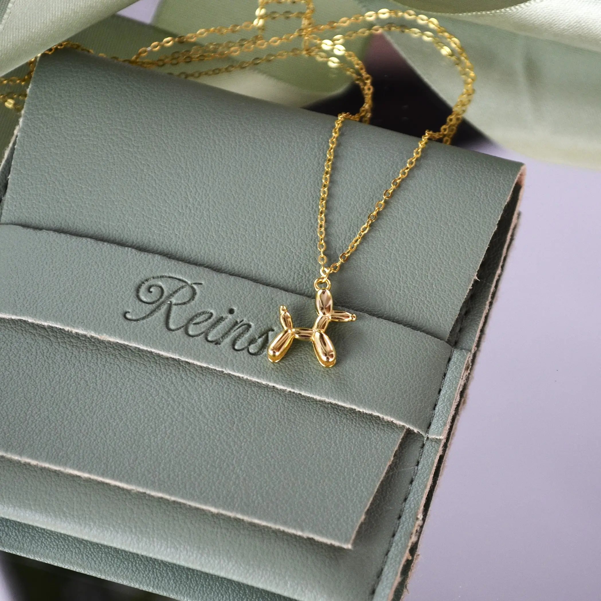 Colier din argint 925 placat cu aur de 14k in forma de catel - balon, poza detaliu Reins