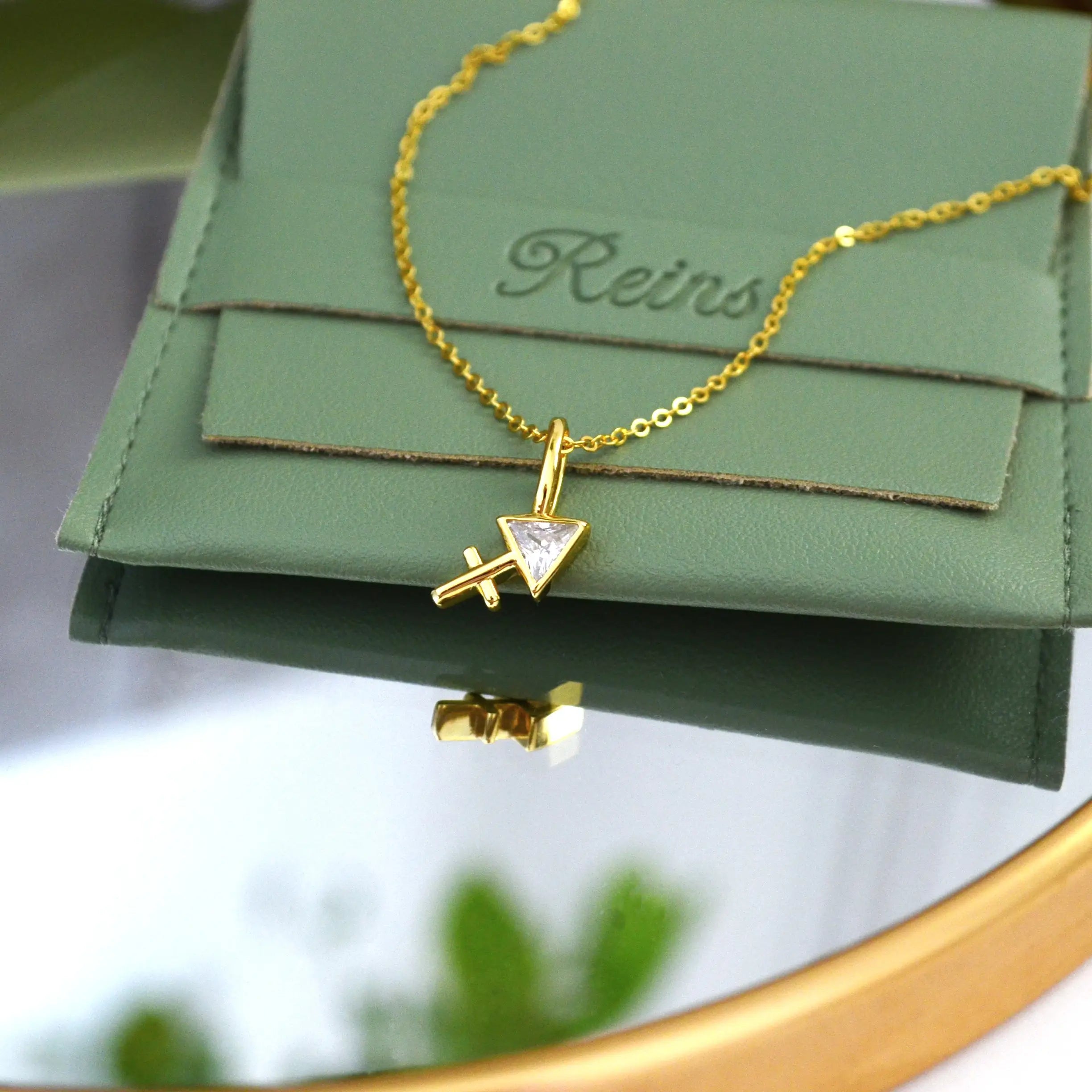 Colier din Argint 925, placat cu aru de 18k si piatra zirconiu in semn Zodiacal Sagetator cu vedere in detaliu 01R01-0024SA