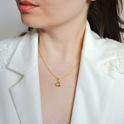 Colier din Argint 925, placat cu aur de 14k si cu piatra zirconiu, in semn zodiacal Rac , cu vedere pe model 01R01-0024R