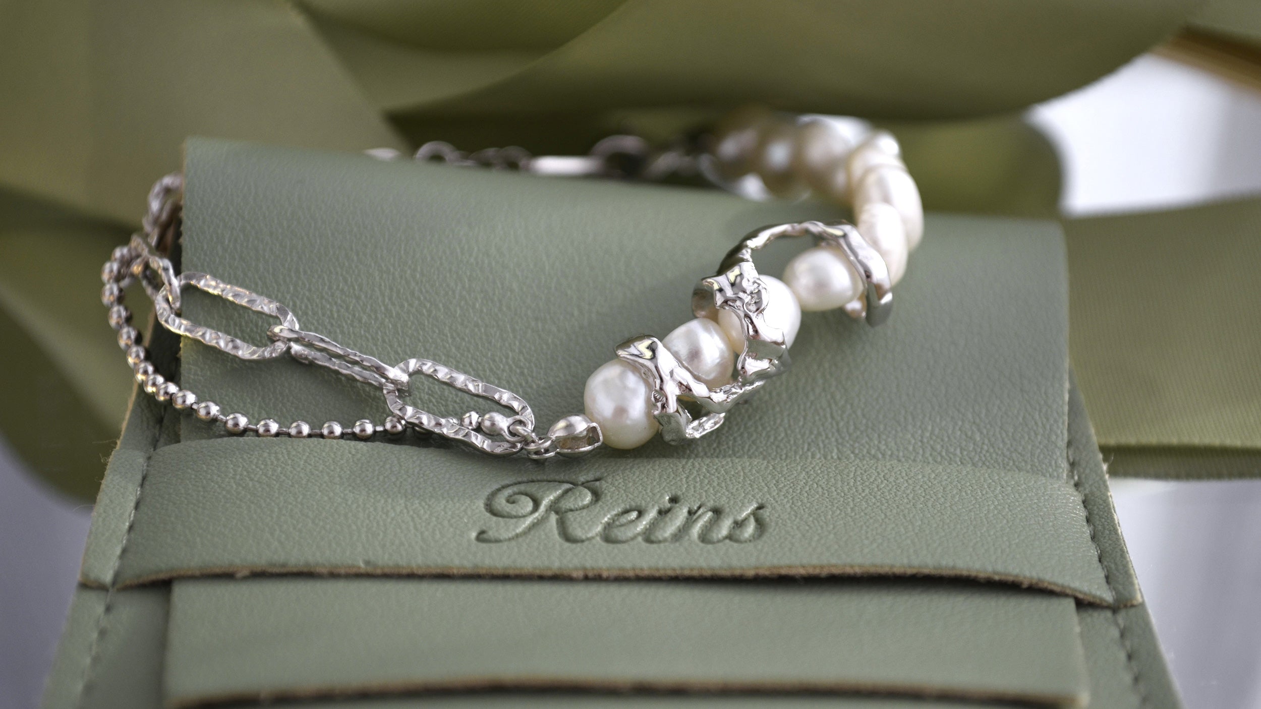 Bratara din Argint Reins cu perle de apa dulce, Gothic Pearl vedere detaliata per ansamblu, 02R01-0012