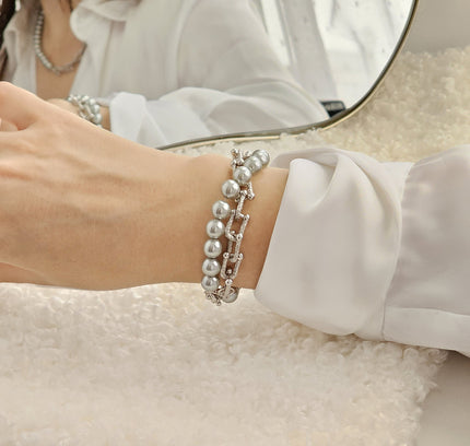 Bratara din Argint masiv Reins cu perle gri de apa dulce, cu dublu rol - Grey Pearl vedere detaliata pe model, 02R01-0019