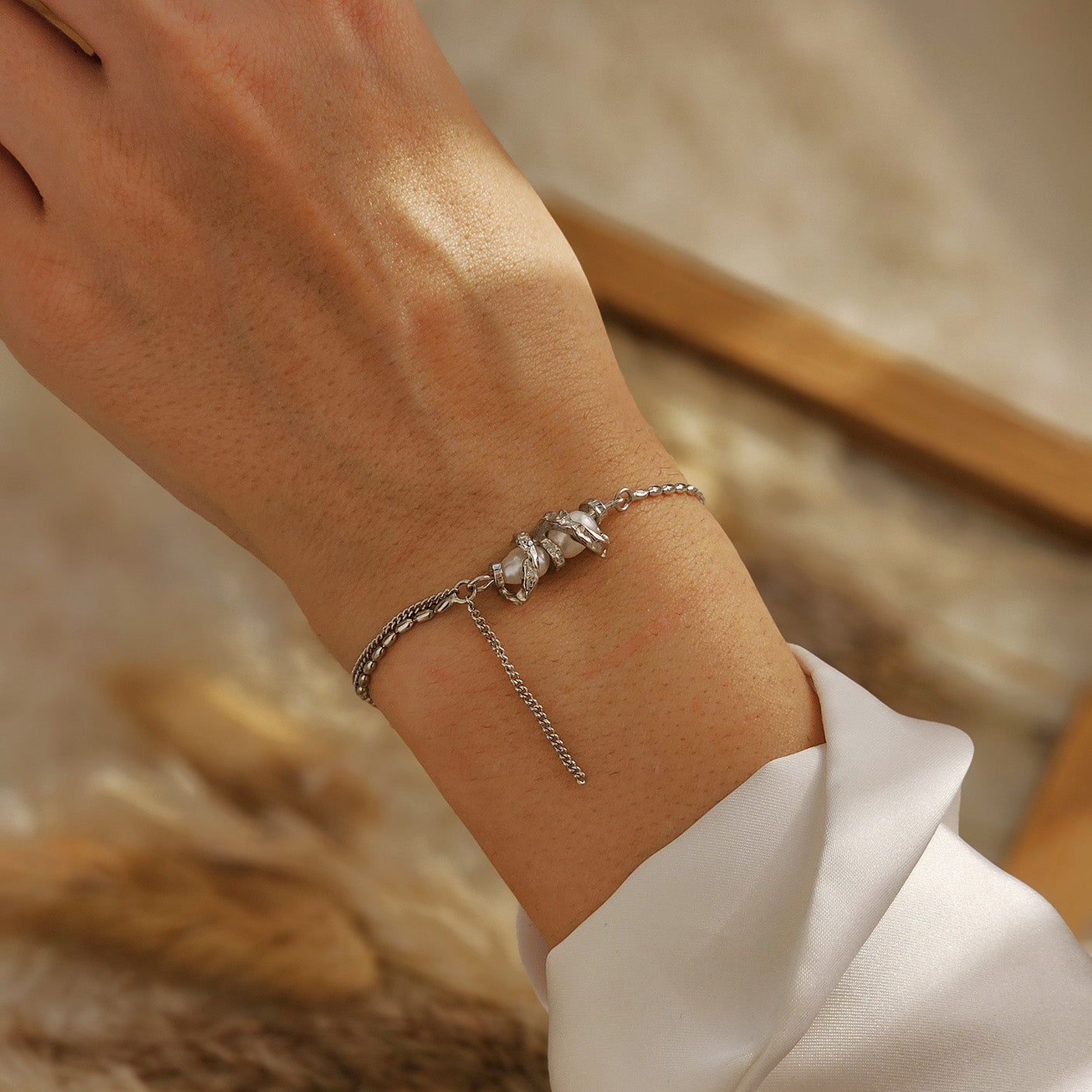 Bratara din Argint Reins cu Perla de cultura de apa dulce - Irregular pearl, vedere pe model, 02R01-0009