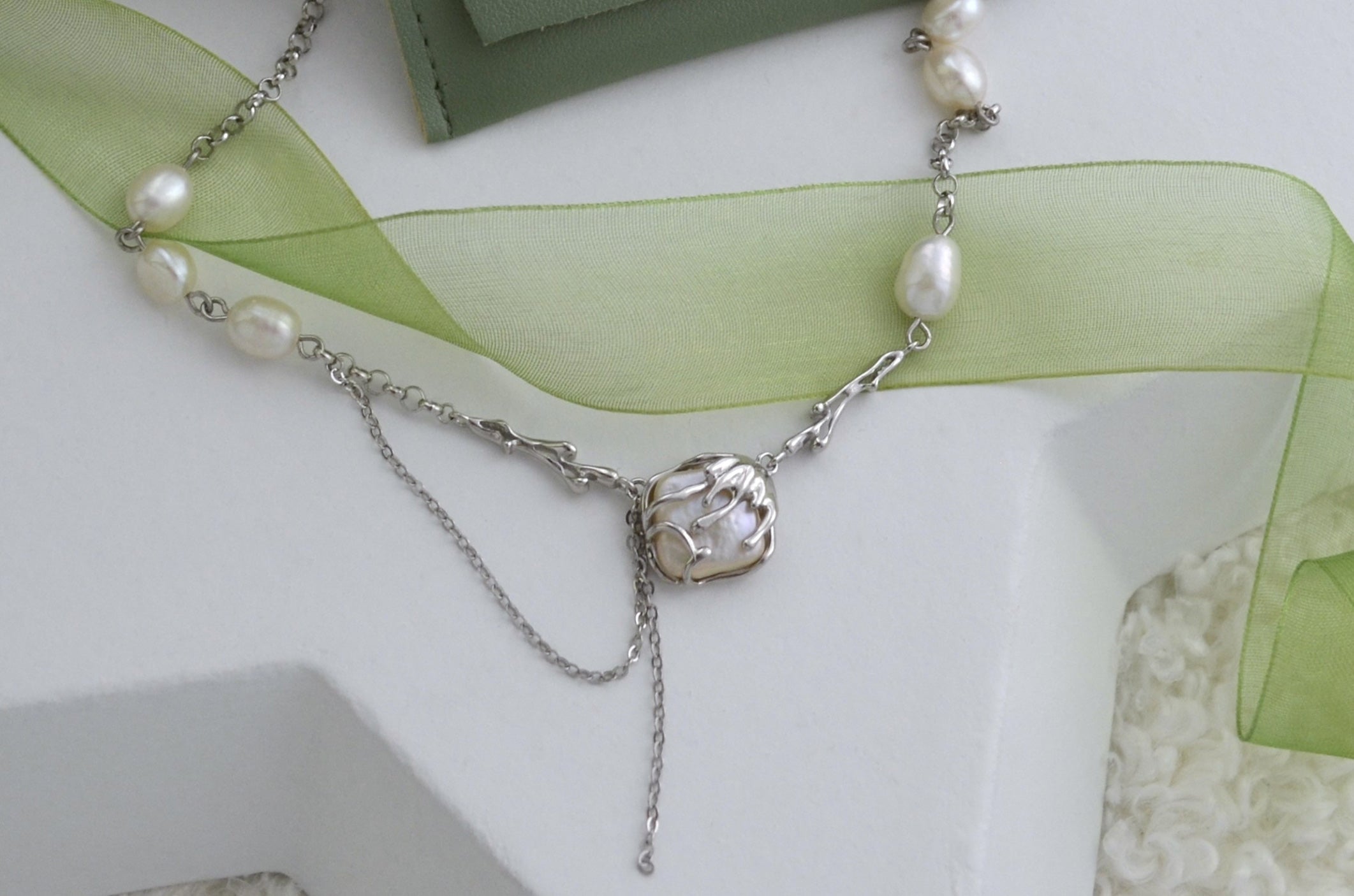 Bratara din Argint Reins cu Perle baroc si perle de apa dulce - Square Baroque vedere detaliata in ansamblu, 02R01-0014