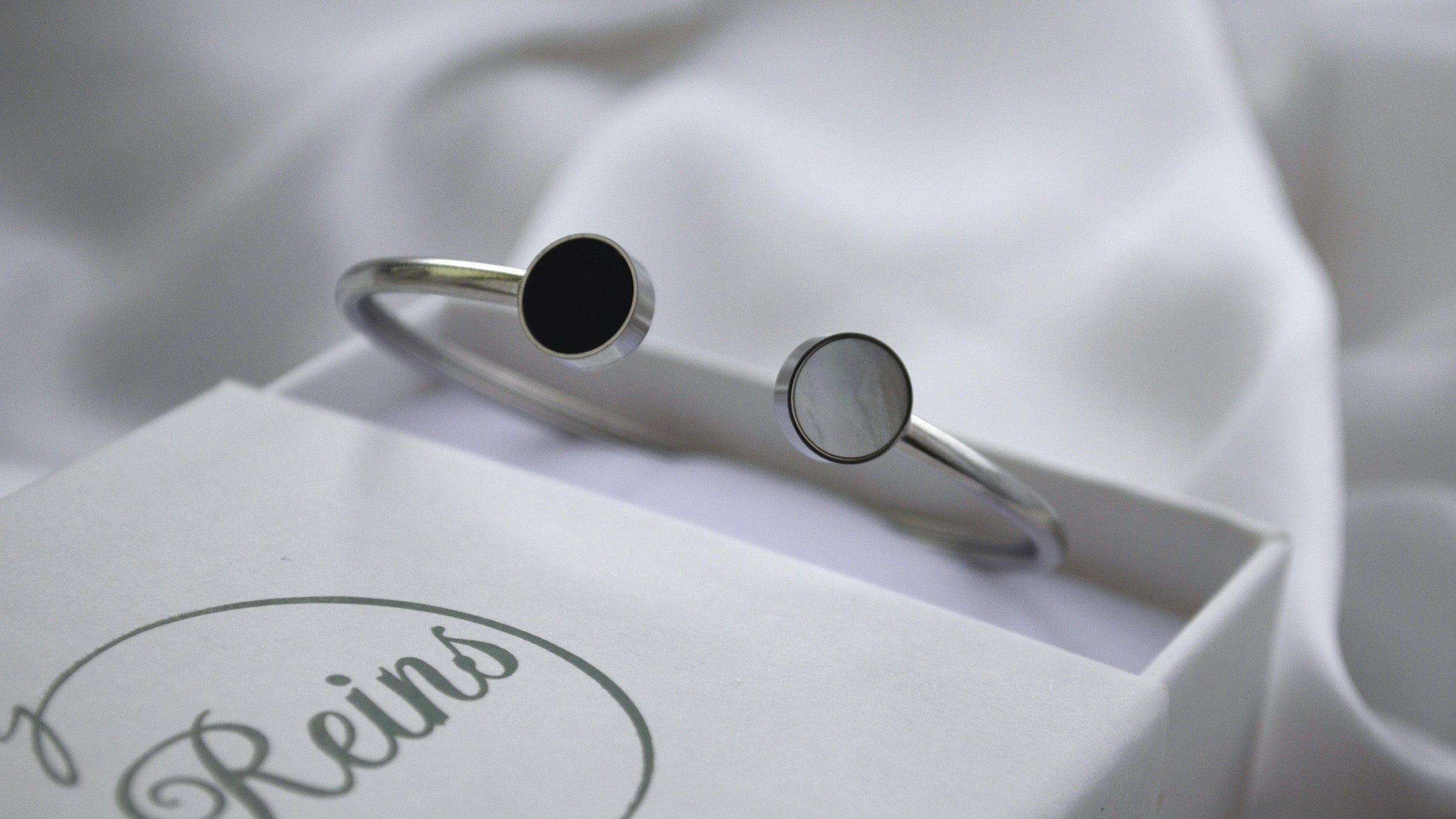 Bratara din otel inoxidabil Reins, placata cu rodiu – Mellow Bangle, vedere detaliata, 02S02-0005