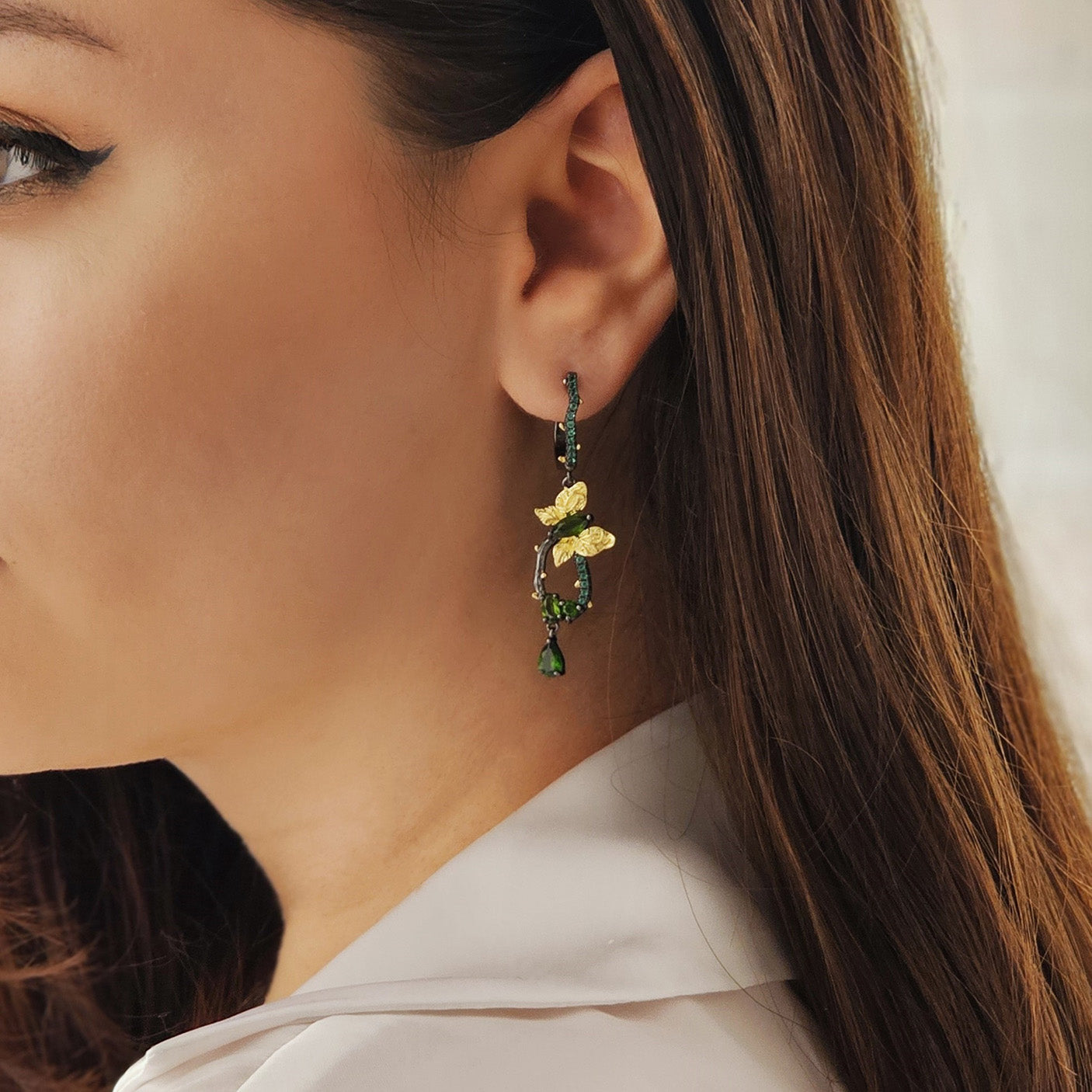 Cercei din Argint Reins in forma de future cu pietre semipretioase din Diopsid - Vine Butterfly vedere pe model 03R01-0009