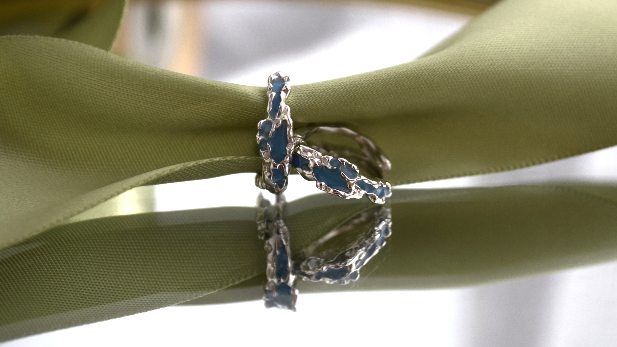 Cercei din Argint Reins, acoperiti cu Enamel albastru - Ice Lake Hoop, vedere detaliata, 03R01-0020