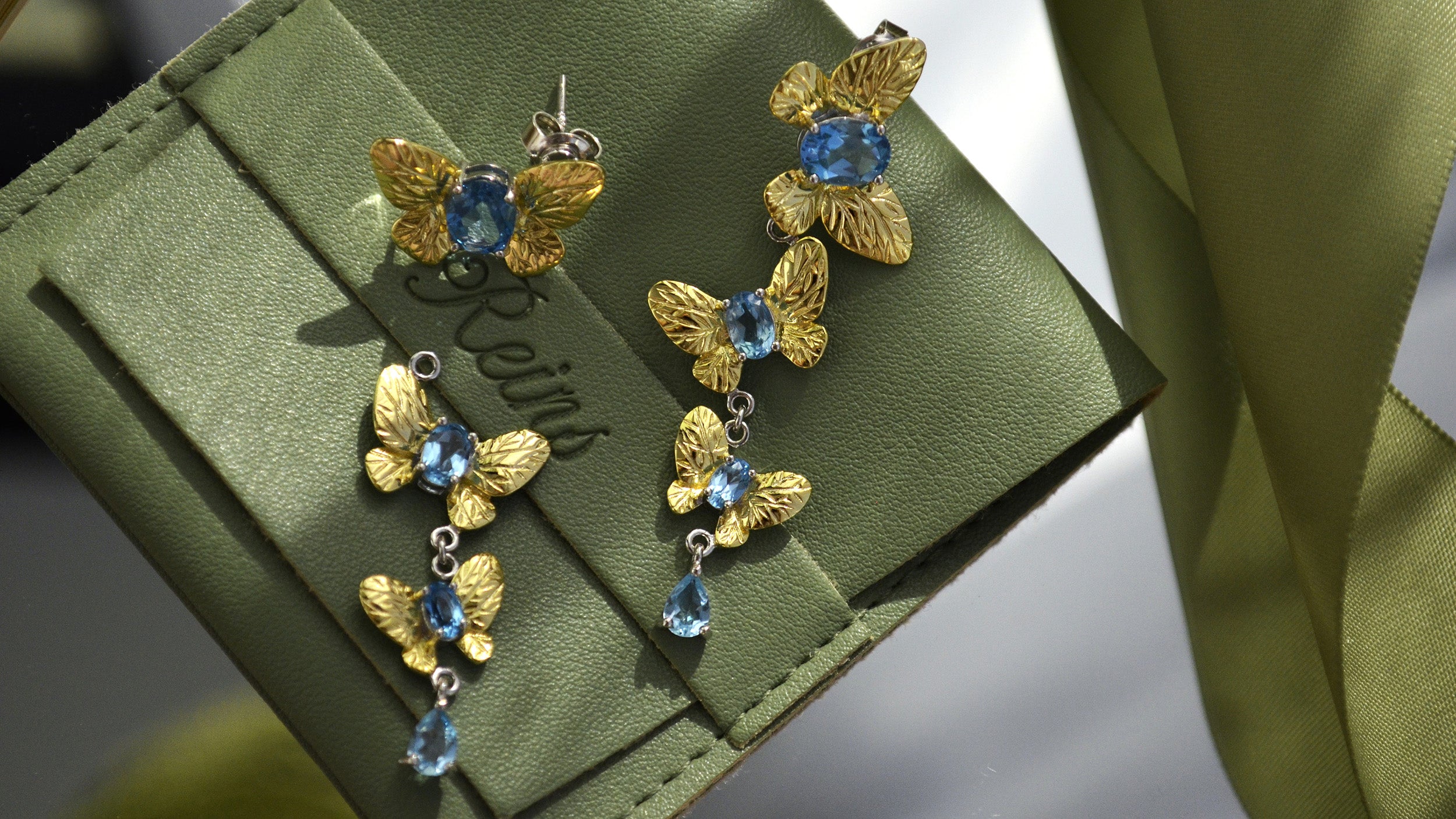 Cercei din Argint Reins, in forma de fluture cu pietre semi-pretioase Topaz - Butterfly, vedere detaliata de ansamblu, 03R01-0008