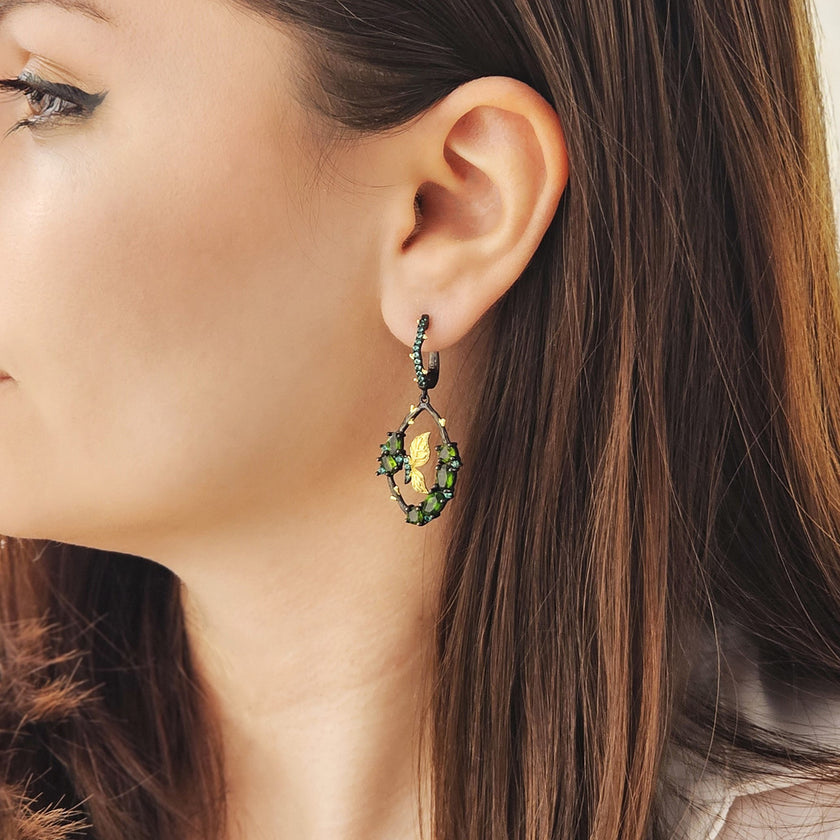 Cercei din argint in forma de fluture - Butterfly Secret Garden cu pietre semipretioase din Diopsid - Butterfly Secret Garden vedere pe model 03R01-0006