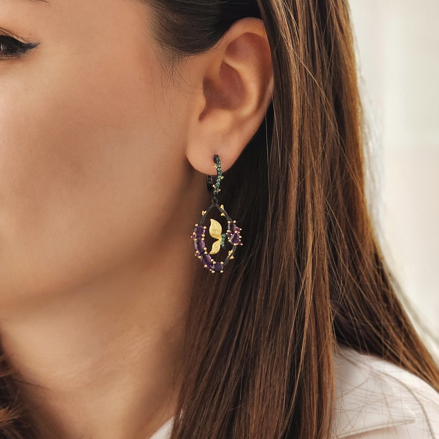 Cercei din argint in forma de fluture - Butterfly Secret Garden cu pietre semipretioase din  Ametist - Butterfly Secret Garden, vedere pe model 03R01-0006