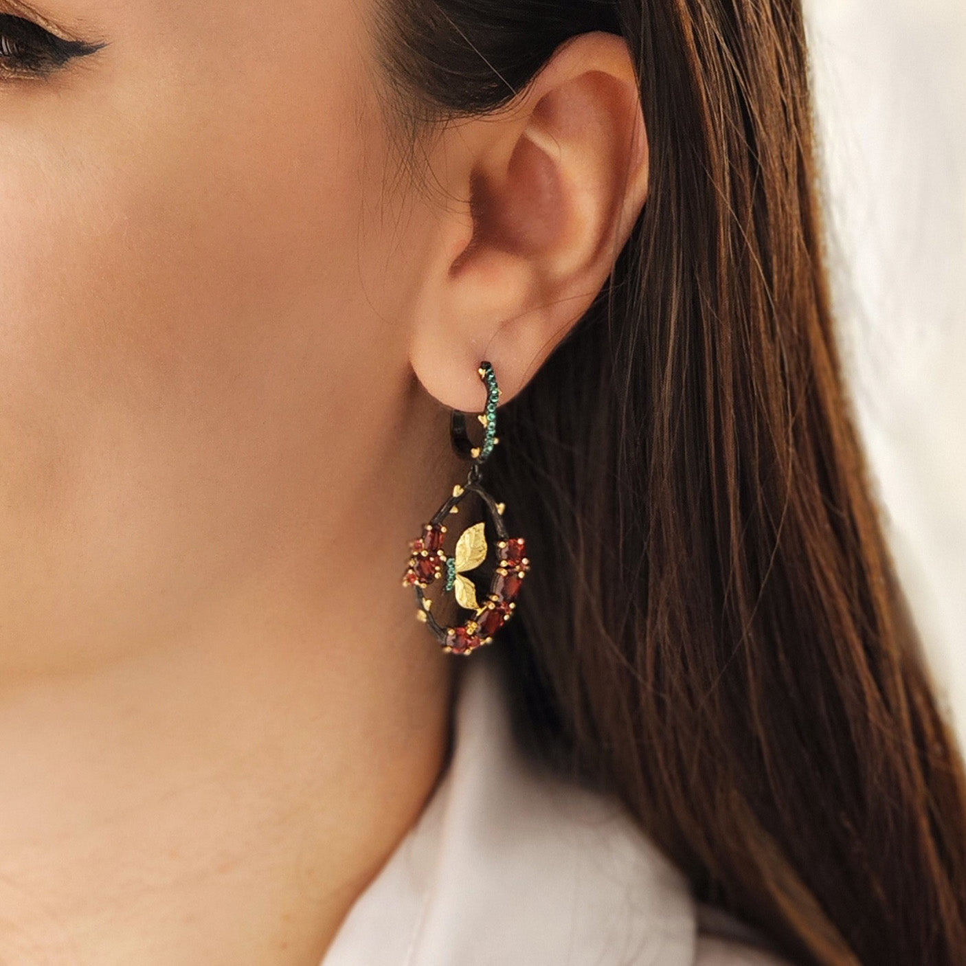 Cercei din argint in forma de fluture - Butterfly Secret Garden cu pietre semipretioase din Granat - Butterfly Secret Garden 