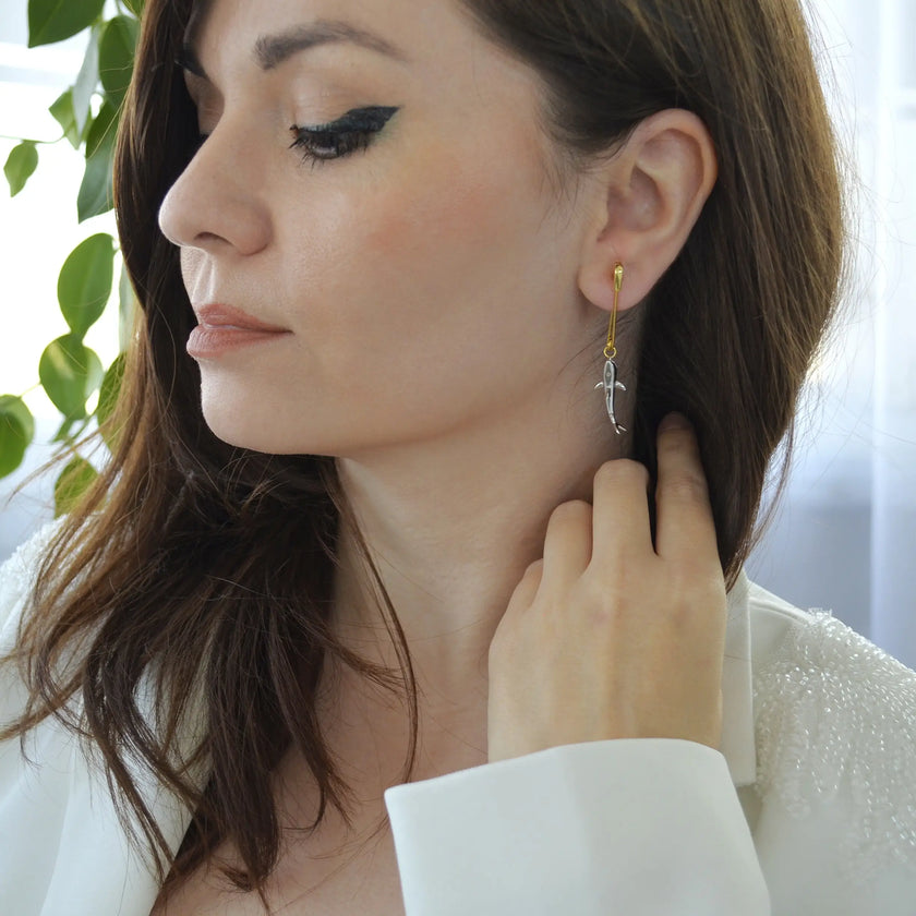 Cercel din Argint 925 Reins, singular in forma de rechin, in baie de aur de 18k - Shark, vedere pe fundal alb, 03R01-0025