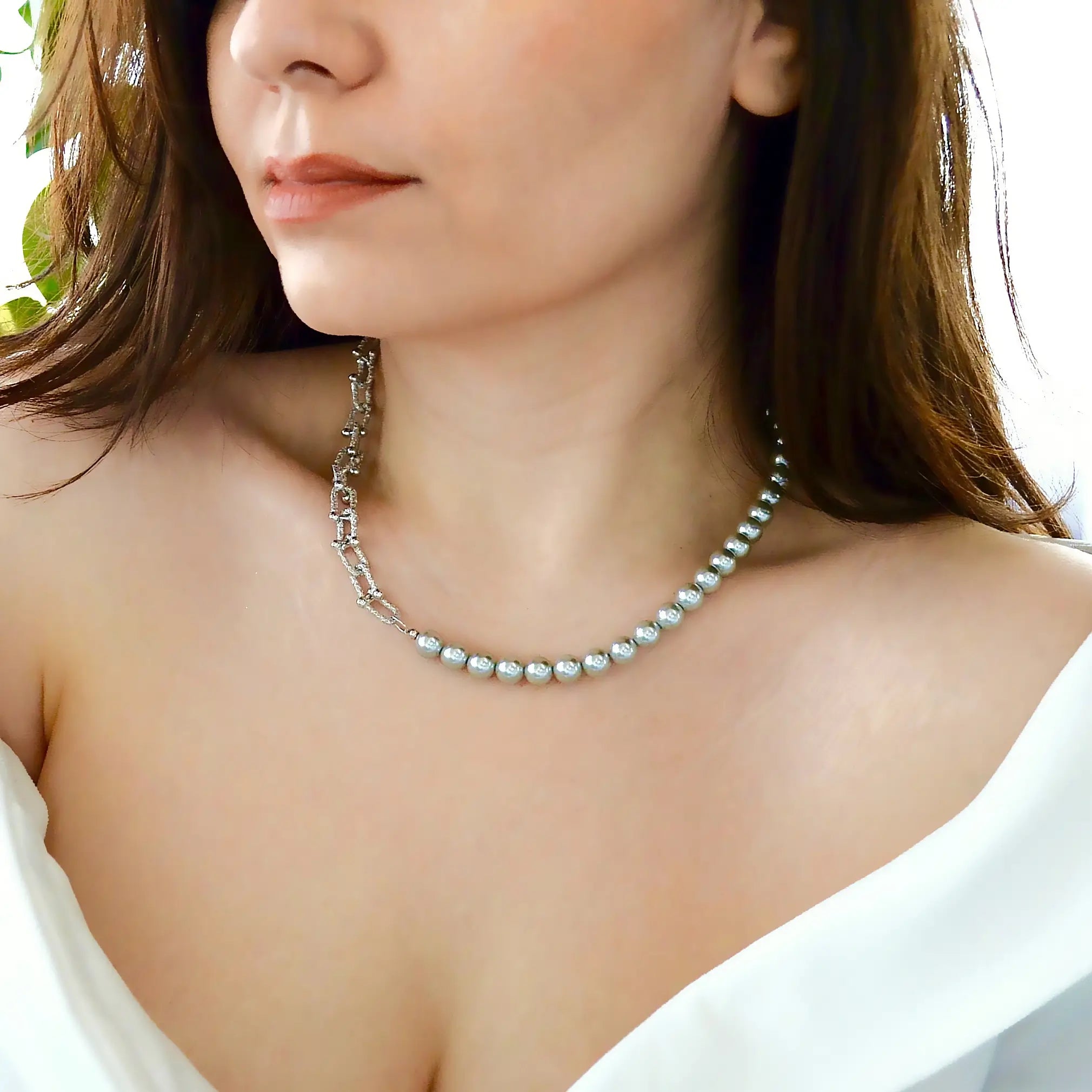 Colier din Argint Reins cu perle naturale de apa dulce gri - Grey Pearl vedere pe model 01R01-0019