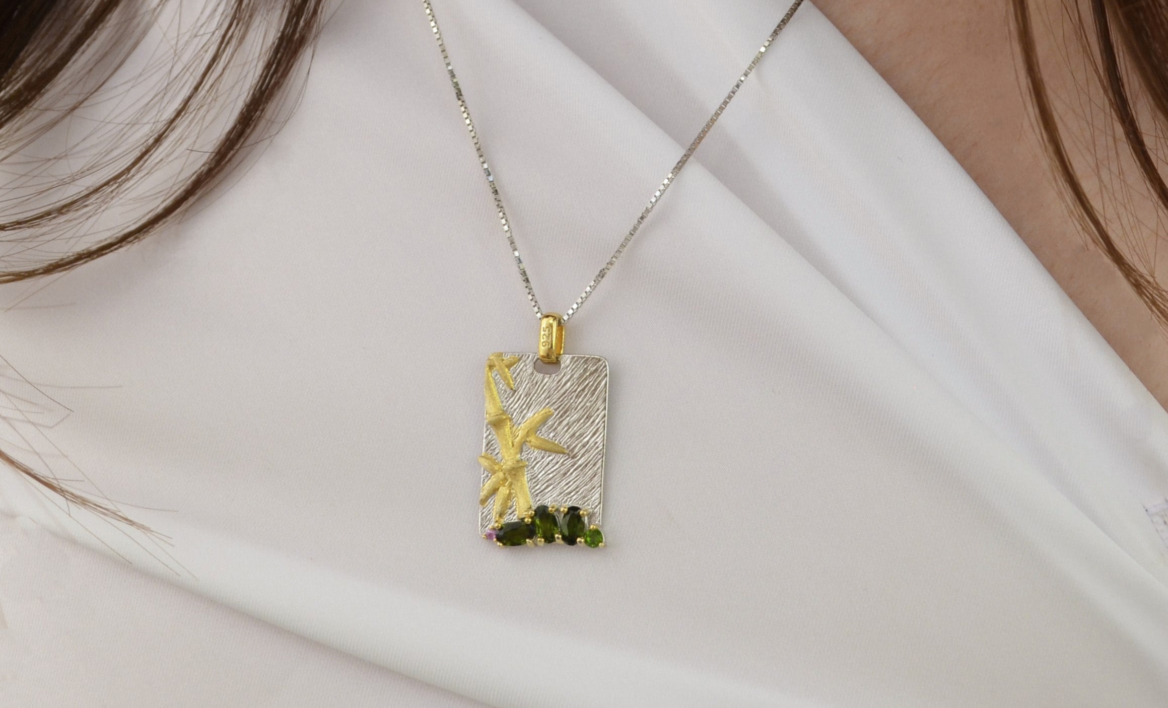 Colier din Argint Reins, cu pietre semi-pretioase din Diopside- Bamboo, vedere pe model, 01R01-0003