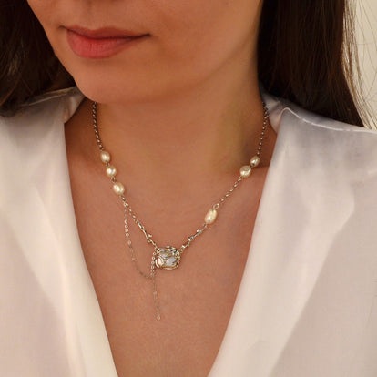 Colier din Argint Reins cu perle naturale de apa dulce si perla baroc - Square Baroque vedere pe model 01R01-0014