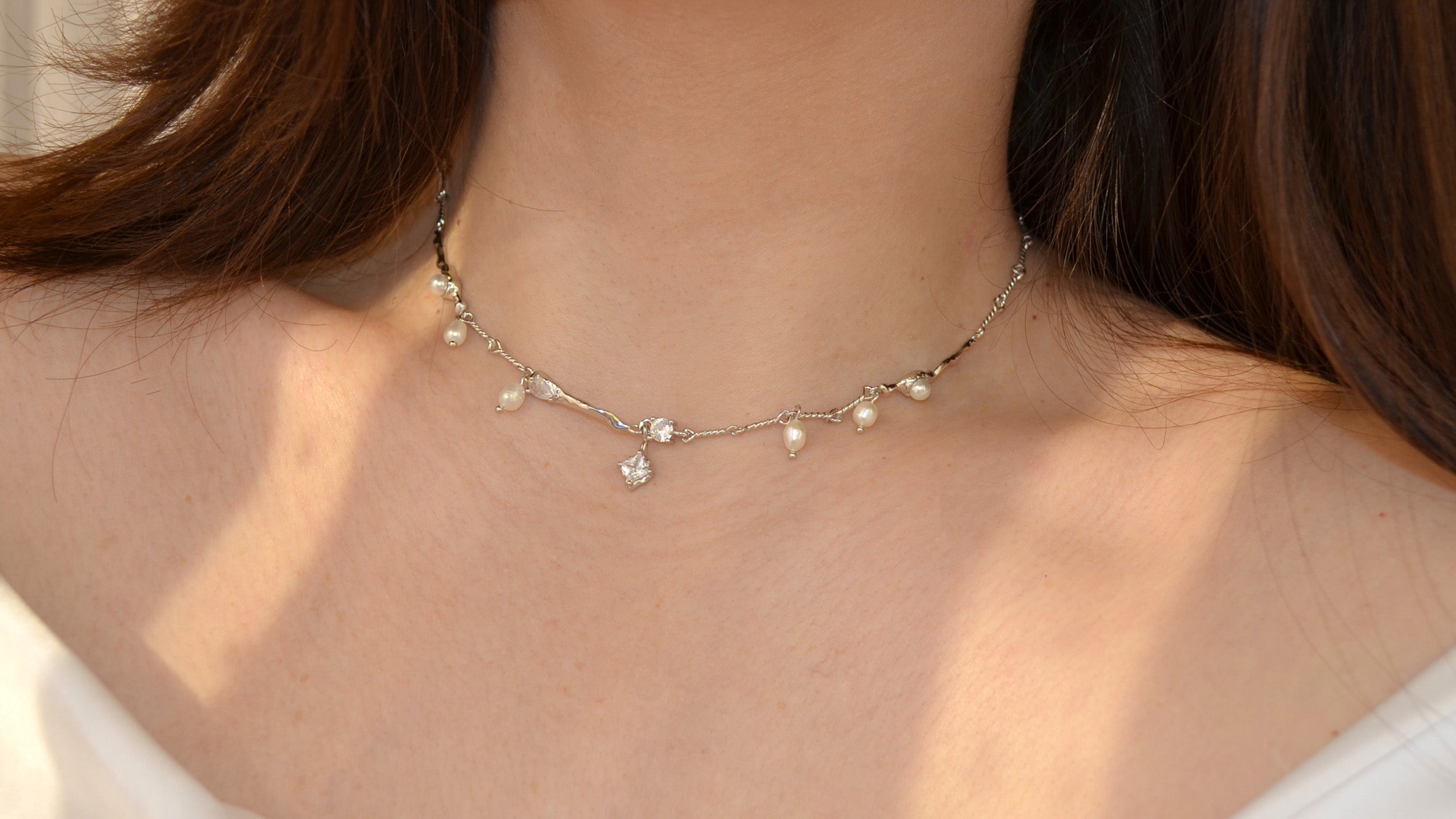 Colier din Argint Reins, cu perle naturale de apa dulce si Zircon - Ice Pearl, vedere pe model, 01R01-0009