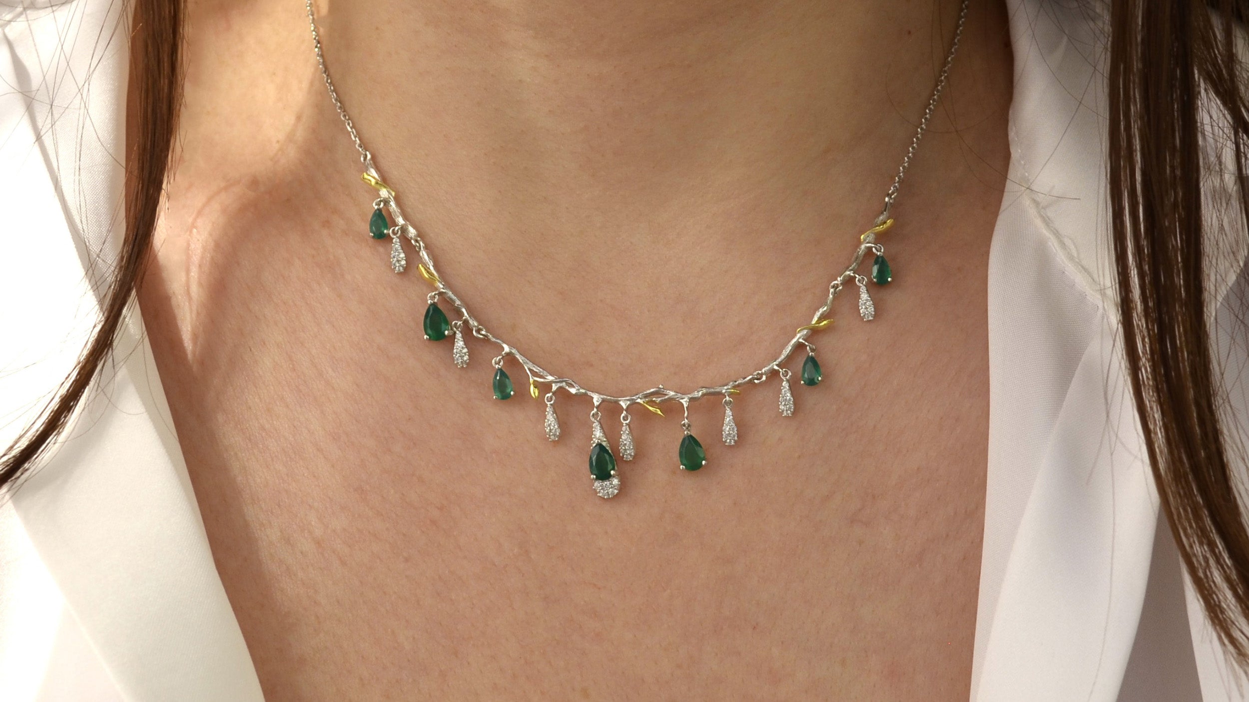 Colier din Argint Reins, cu pietre semi-pretioase din Agate verzi si Zircon – Love tears, vedere pe model, 01R01-0006