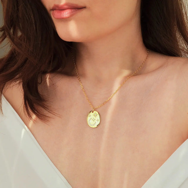 Colier din Argint Reins cu pietre semipretioase din Zircon placat cu aur 18k – Moon and star vedere pe model 01R01-0023