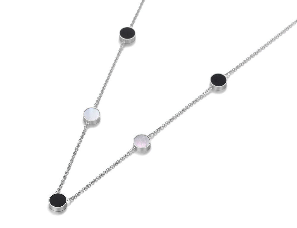 Colier din otel inoxidabil placat cu rodiu cu sidef negru si alb – Mellow Harmony vedere pe fundal alb 01S02-00003