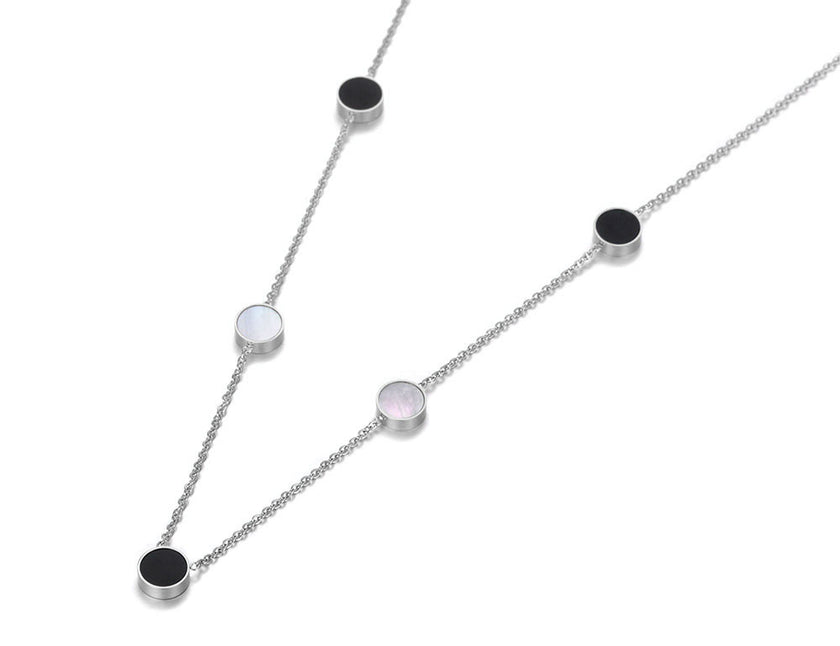 Colier din otel inoxidabil placat cu rodiu cu sidef negru si alb – Mellow Harmony vedere pe fundal alb 01S02-00003