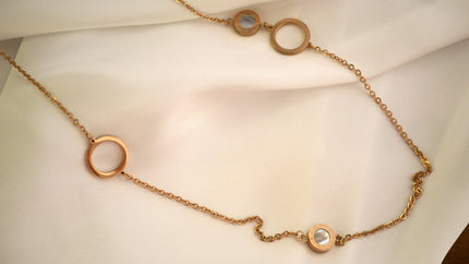 Colier din otel inoxidabil placat cu aur roz de 18k cu Sidef negru – Serenity Reins vedere detaliata 01S02-0007R