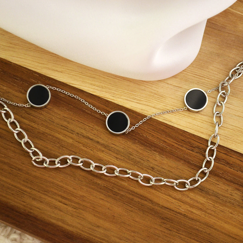 Colier din otel inoxidabil placat cu rodiu cu Sidef alb si negru si cristale incolore – Serenity Trio vedere detaliata 01S02-0006